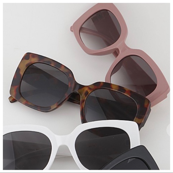 Vintage inspired Thick Frame fabulous sunglasses - Picture 3 of 7